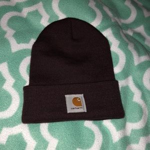 Burgundy colored carhartt beanie